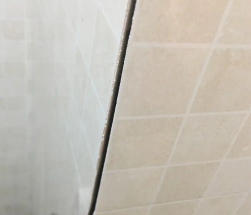 林口瓷砖空鼓维修公司分享阳台瓷砖脱落的修复过程可以分为以下几个步骤