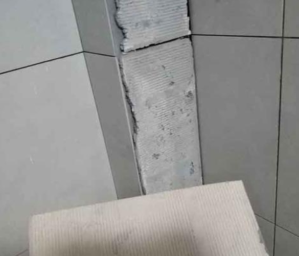 林口瓷砖空鼓维修公司分享下厨房瓷砖脱落的补救措施。
